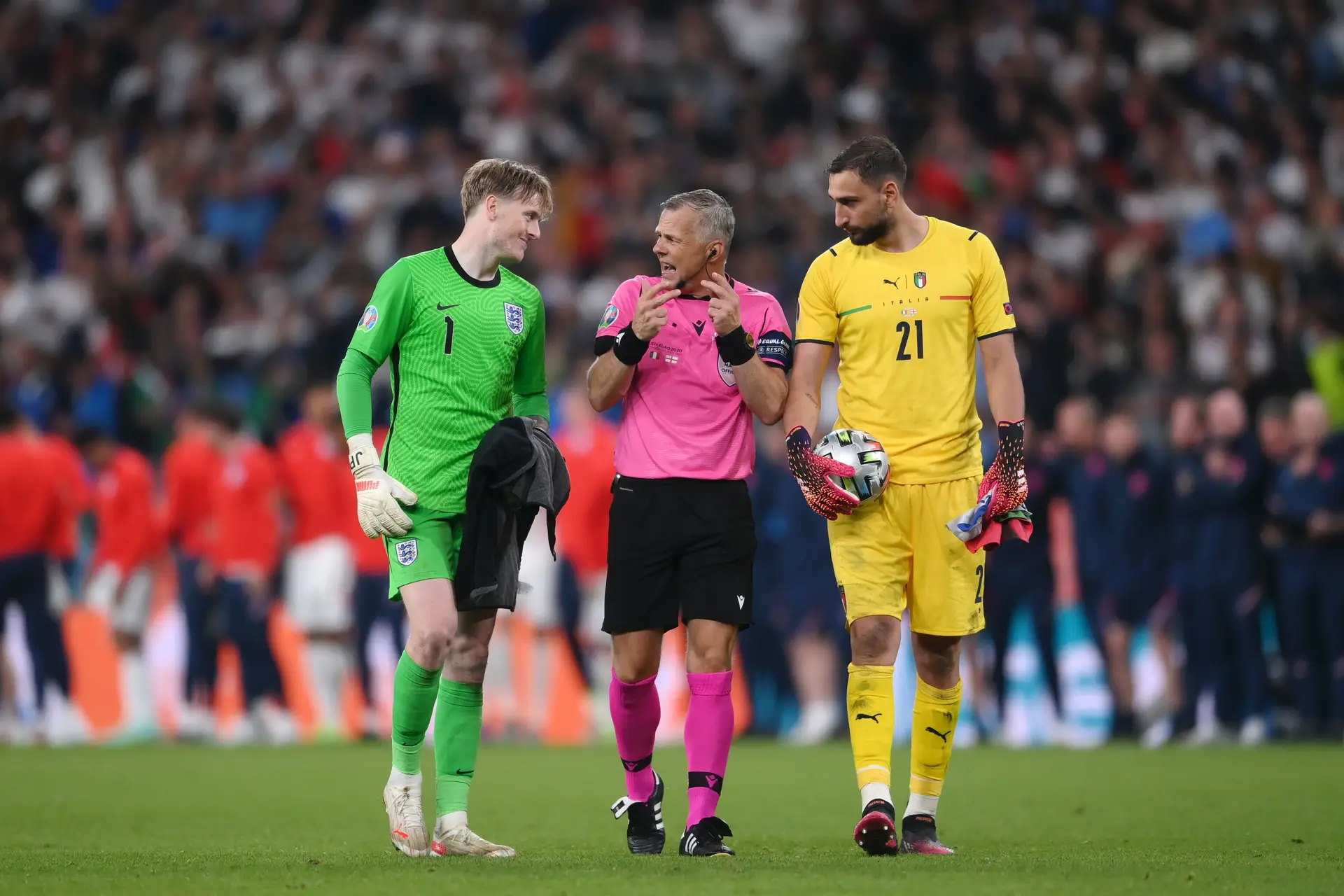 UEFA e a arbitragem no Europeu: "Foi um verdadeiro sucesso. Tivemos 51 jogos sem críticas"