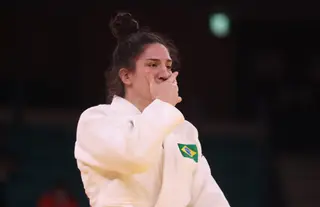 Sete cirurgias depois, as lágrimas e mais um bronze: Mayra Aguiar é a primeira brasileira com três medalhas em desportos individuais