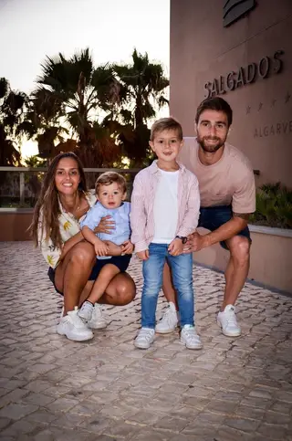 Com a mulher e os dois filhos