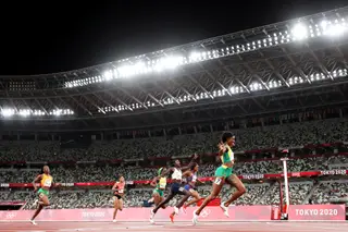 Depois do ouro nos 100m, o triunfo nos 200m: Elaine Thompson-Herah é a rainha da velocidade
