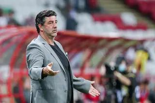 Futuro incerto para Vitória no Spartak e com sucessor já badalado, mas alguns adeptos estão com o português: “Rui é o nosso treinador”