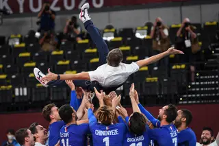 França vence Rússia e ganha primeiro ouro olímpico no voleibol