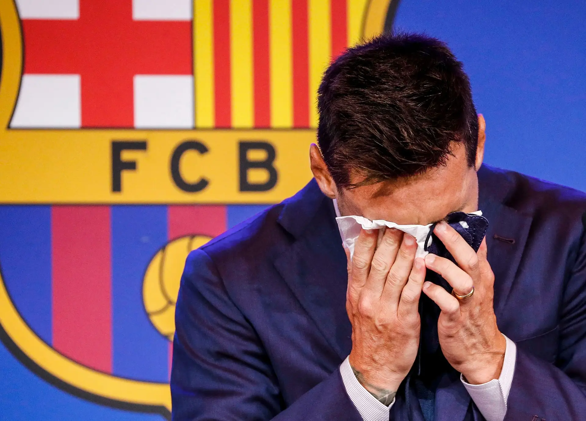 Lionel Messi usará, no Paris Saint-Germain, o primeiro número com que se estreou no Barcelona, em 2005, quando tinha 18 anos. Hoje tem 34