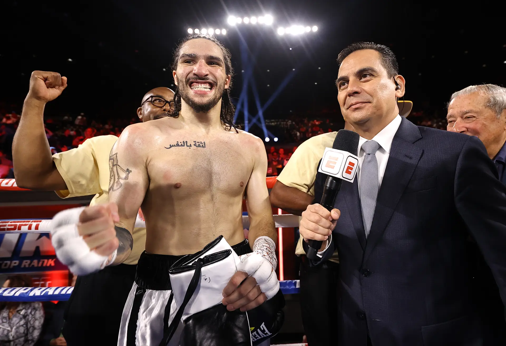 Conheça o adolescente que já foi campeão no boxe e no xadrez