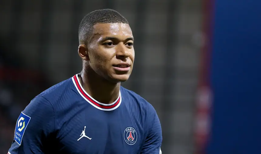 Entrada de Mbappé muda o jogo, mas os diversos problemas deixam