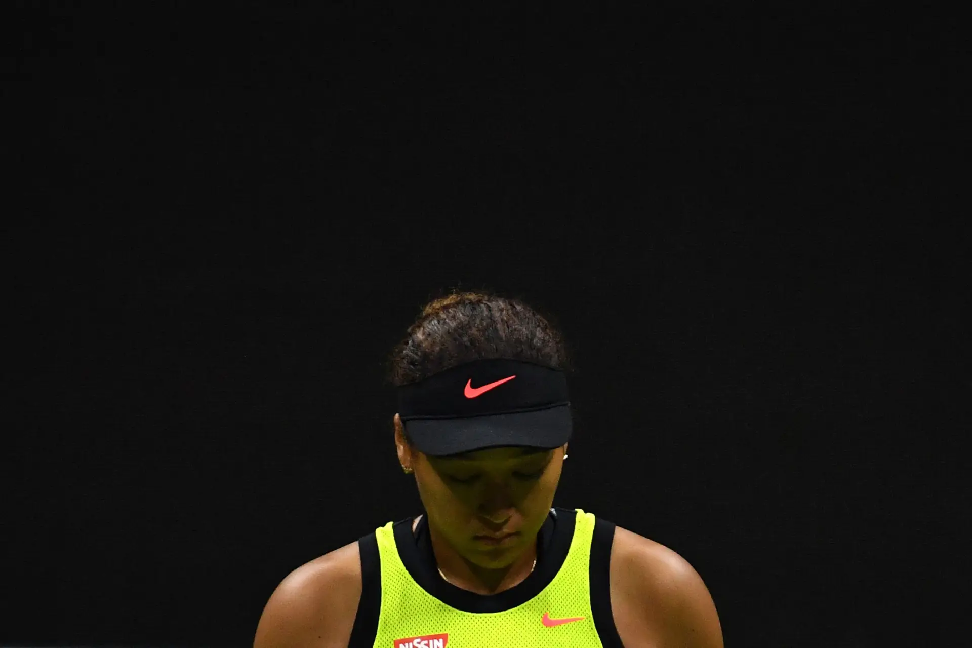 "Não sei quando é que vou jogar o meu próximo encontro". Naomi Osaka perde com jovem de 18 anos no US Open e admite pausa na carreira