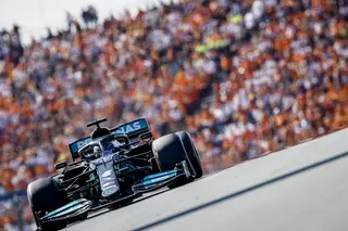 A Mercedes deu um novo motor a Lewis Hamilton, que vai sofrer uma penalização de 10 lugares na grelha de partida do GP da Turquia