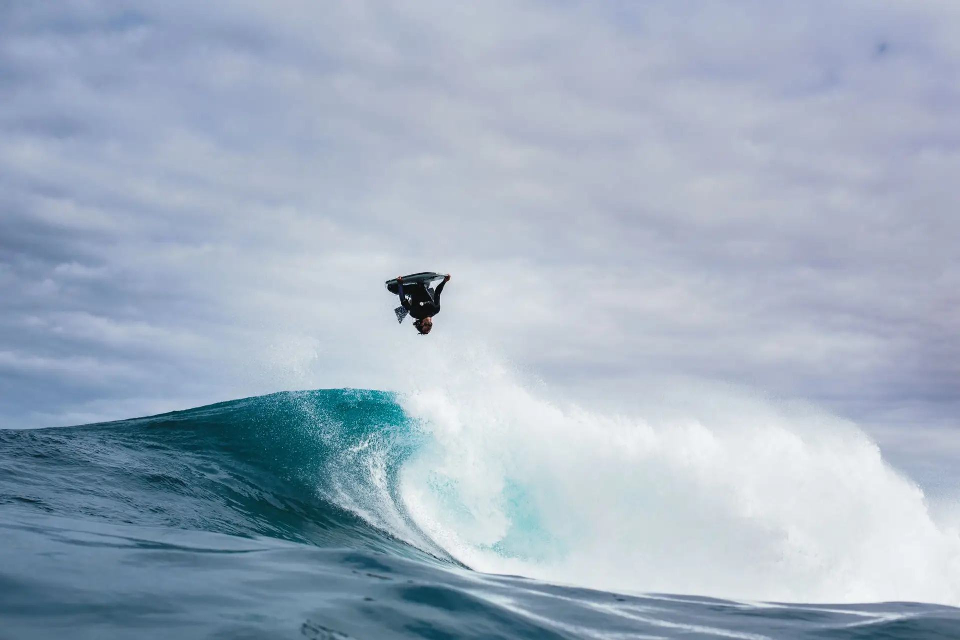 O bicampeão mundial, Pierre-Louis Costes: “O surf fez tudo para deitar abaixo o bodyboard quando percebeu que poderia ser ultrapassado”