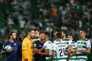 Paulinho no banco, André Franco no onze: estes são os titulares do Sporting - FC Porto