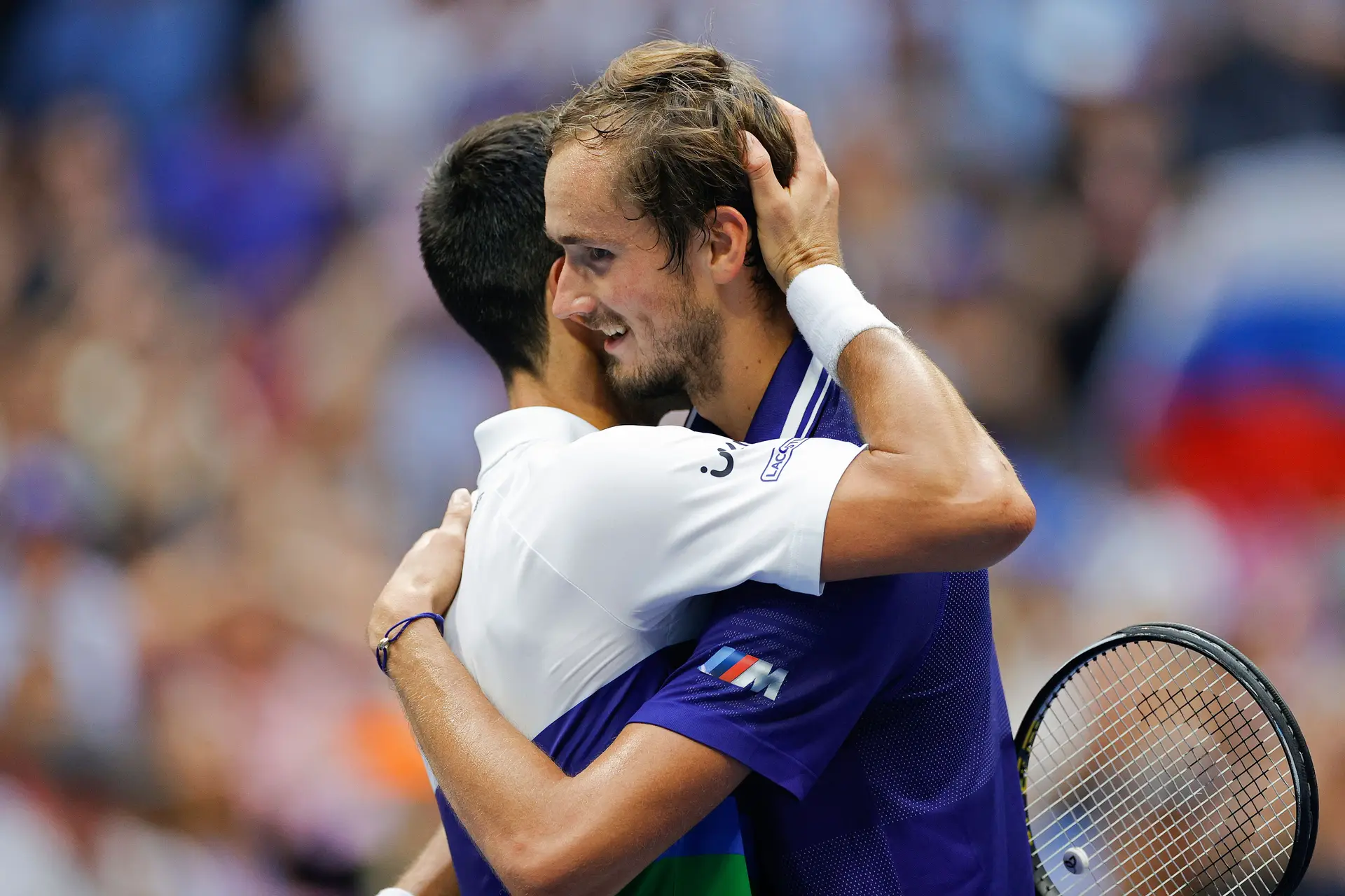 Novak Djokovic vence Daniil Medvedev em um JOGAÇO de tênis 