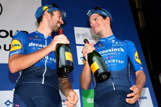 Almeida com o italiano Cattaneo, seu companheiro de equipa e 3.º classificado na geral final