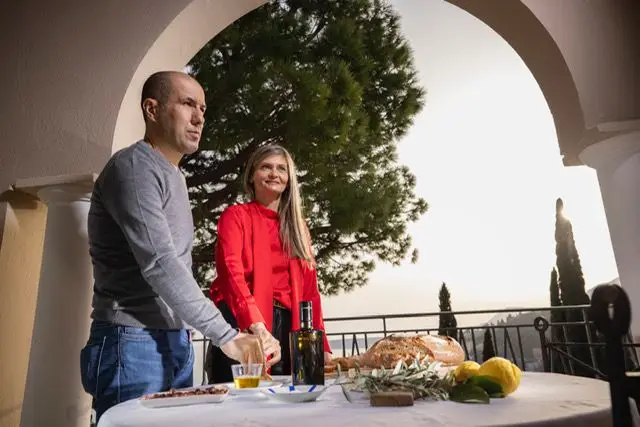 O treinador e mulher, Carla, numa prova do azeite Jardins do Tua, produzido na quinta da família, no Douro