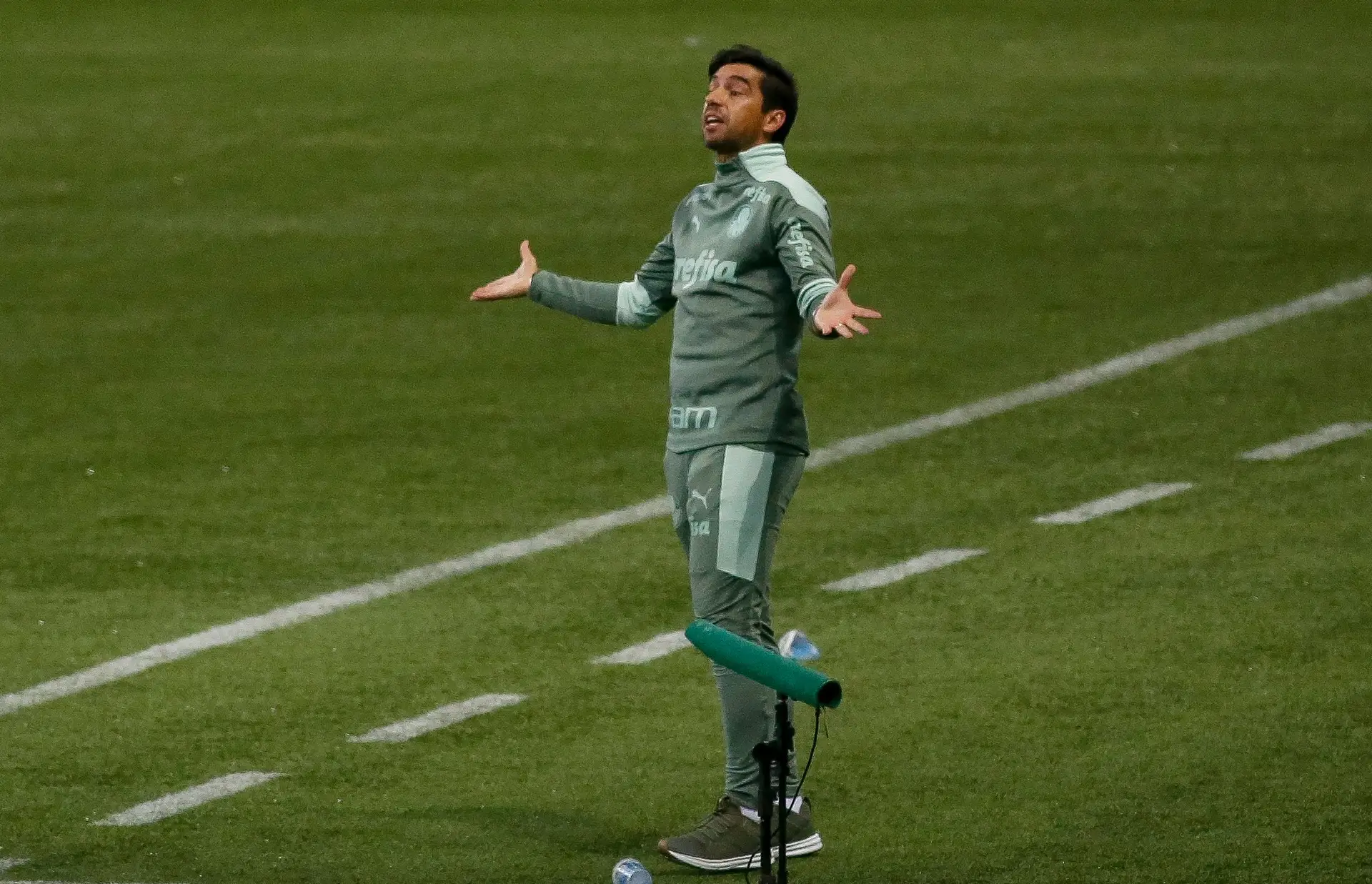 Abel está novamente na final da Libertadores com o Palmeiras e fez um gesto de mandar calar. Mas quem? “O meu vizinho, que é um chato”