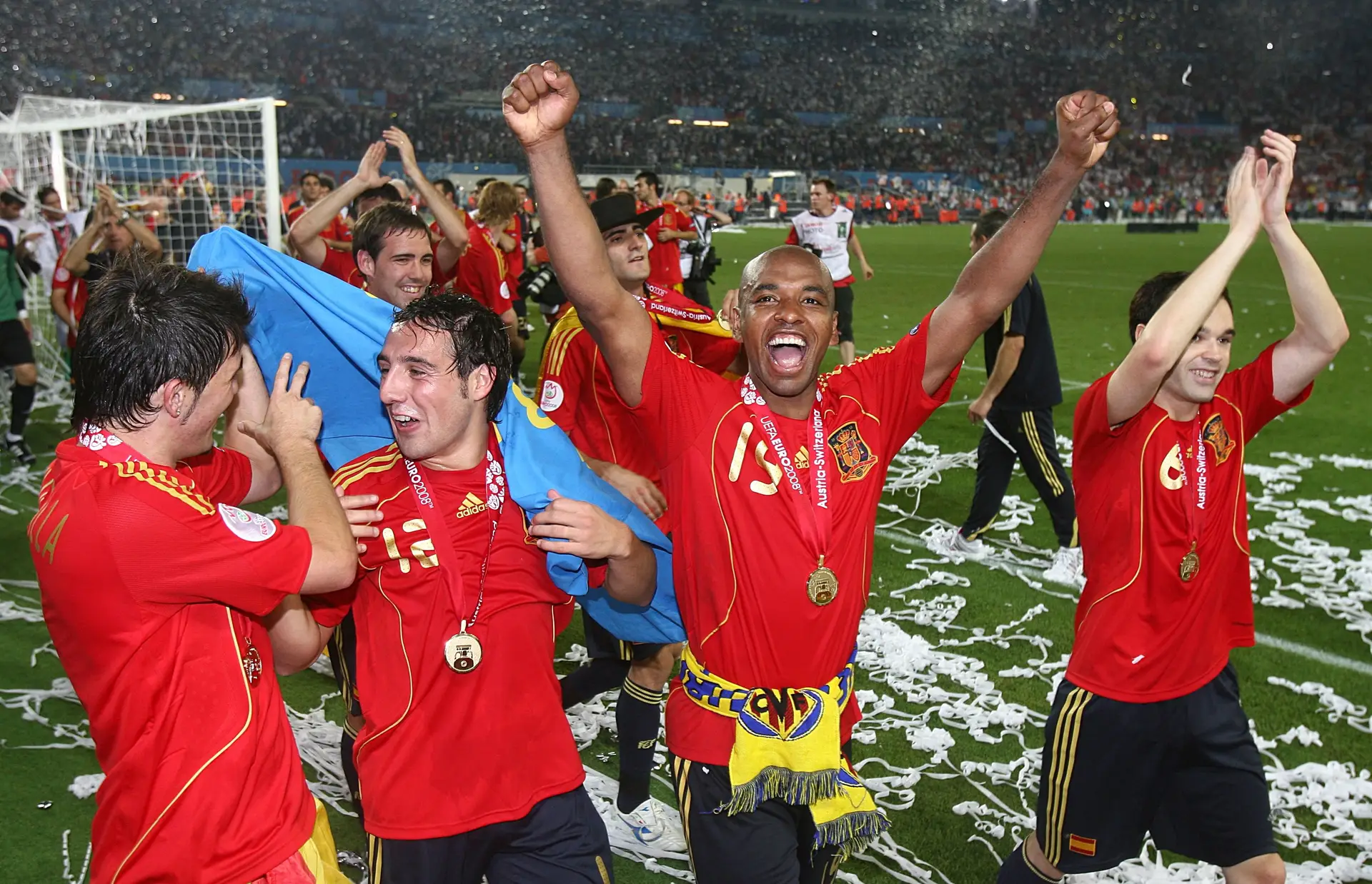 Entrevista a Marcos Senna. “Como era jogar com Xavi e Iniesta? Você dava a bola nos ‘cara’ e não erravam nunca. Era alto nível da bola”