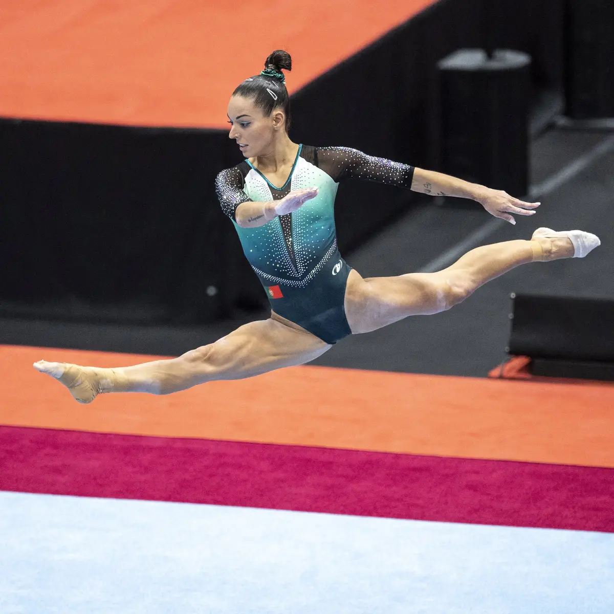 Meninas que querem ser atletas de ginástica artística podem fazer