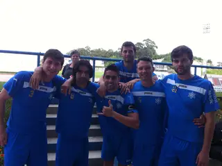 Marco (ao centro) com colegas do Freamunde onde esteve emprestado duas épocas pelo V. Guimarães