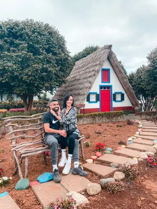 Marco está a jogar no Nacional. Aqui com a mulher, em Santana, na Madeira