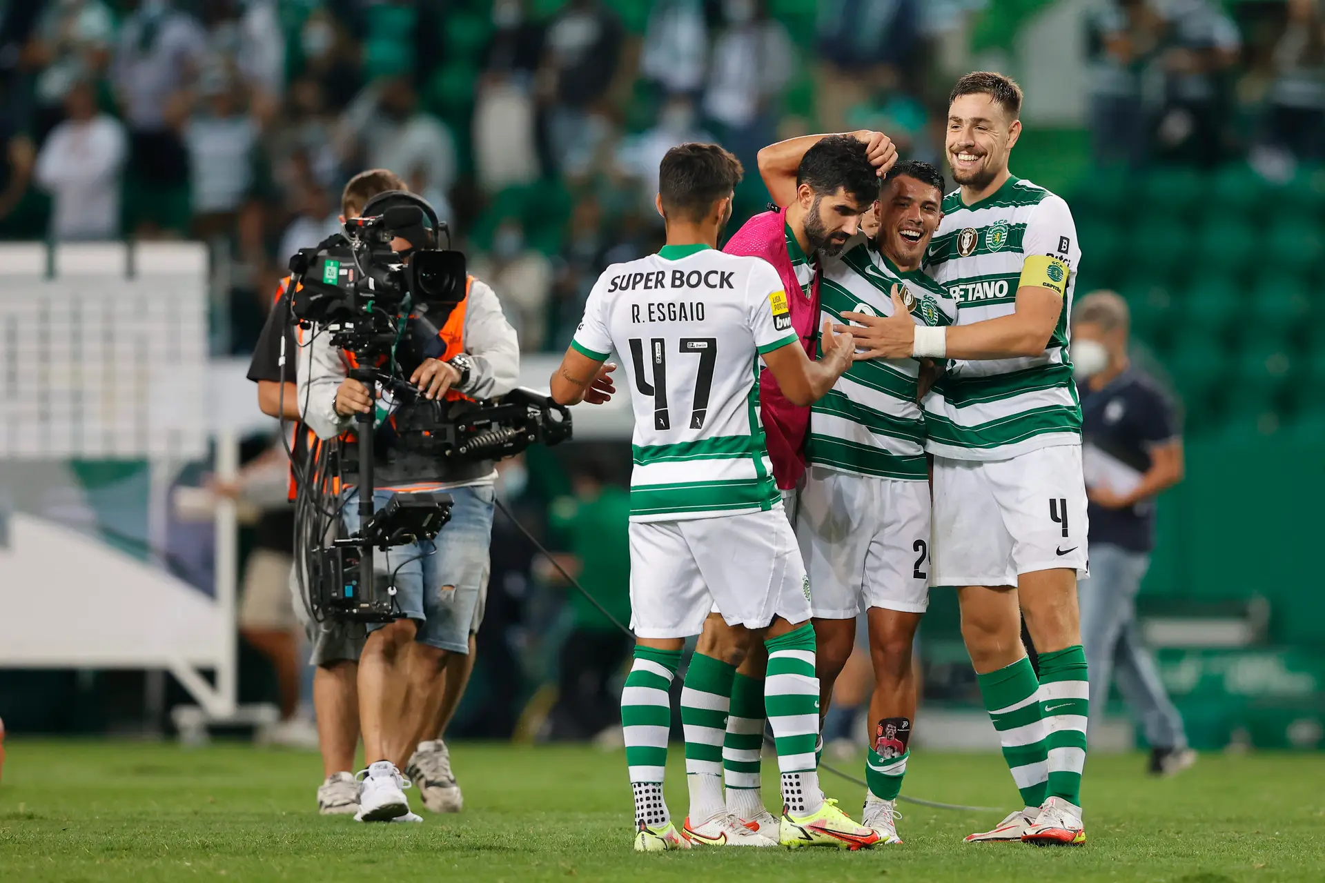 Sporting fica na frente do placar duas vezes, mas cede empate ao Vitória de  Guimarães na volta do Português