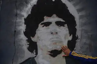 “Maradona, sueño bendito”: retratos da vida de um imortal