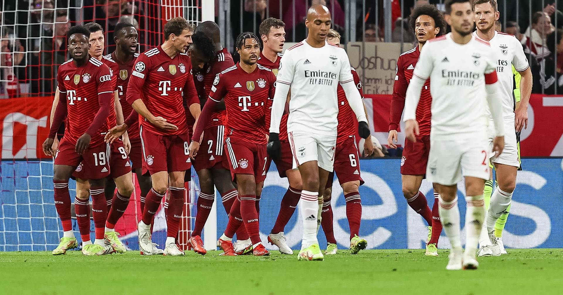 Bayern e 3 surpresas são os grandes destaques após metade da fase