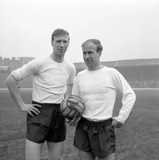 Os irmão Jack e Bobby Charlton