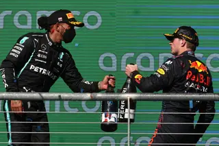 Verstappen queixa-se de nunca receber “presentes” da FIA e o diretor da organização responde: “As regras têm sido claras”