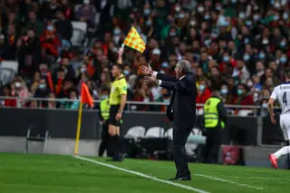 Fernando Santos: “Temos de pedir desculpa. Os portugueses estão tristes, não estão mais tristes do que nós”