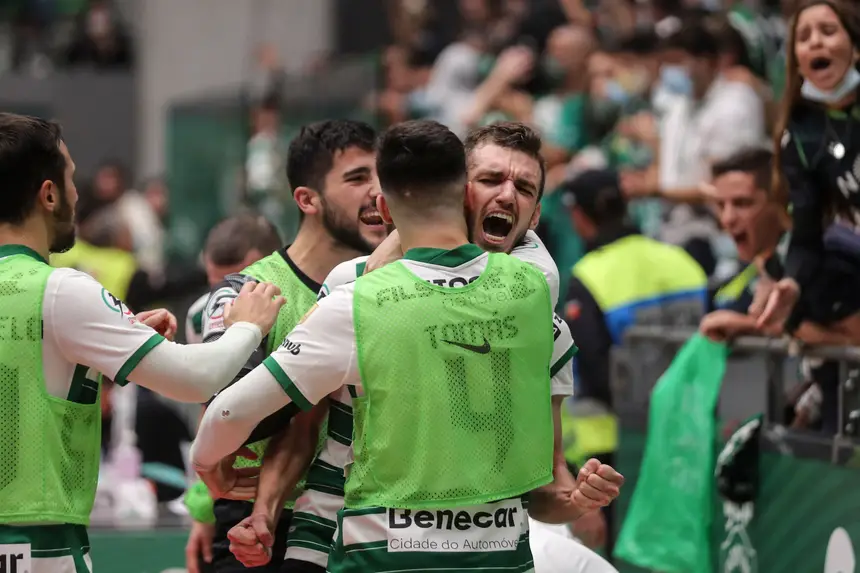 Sporting vence Benfica na Luz e lidera o campeonato de futsal