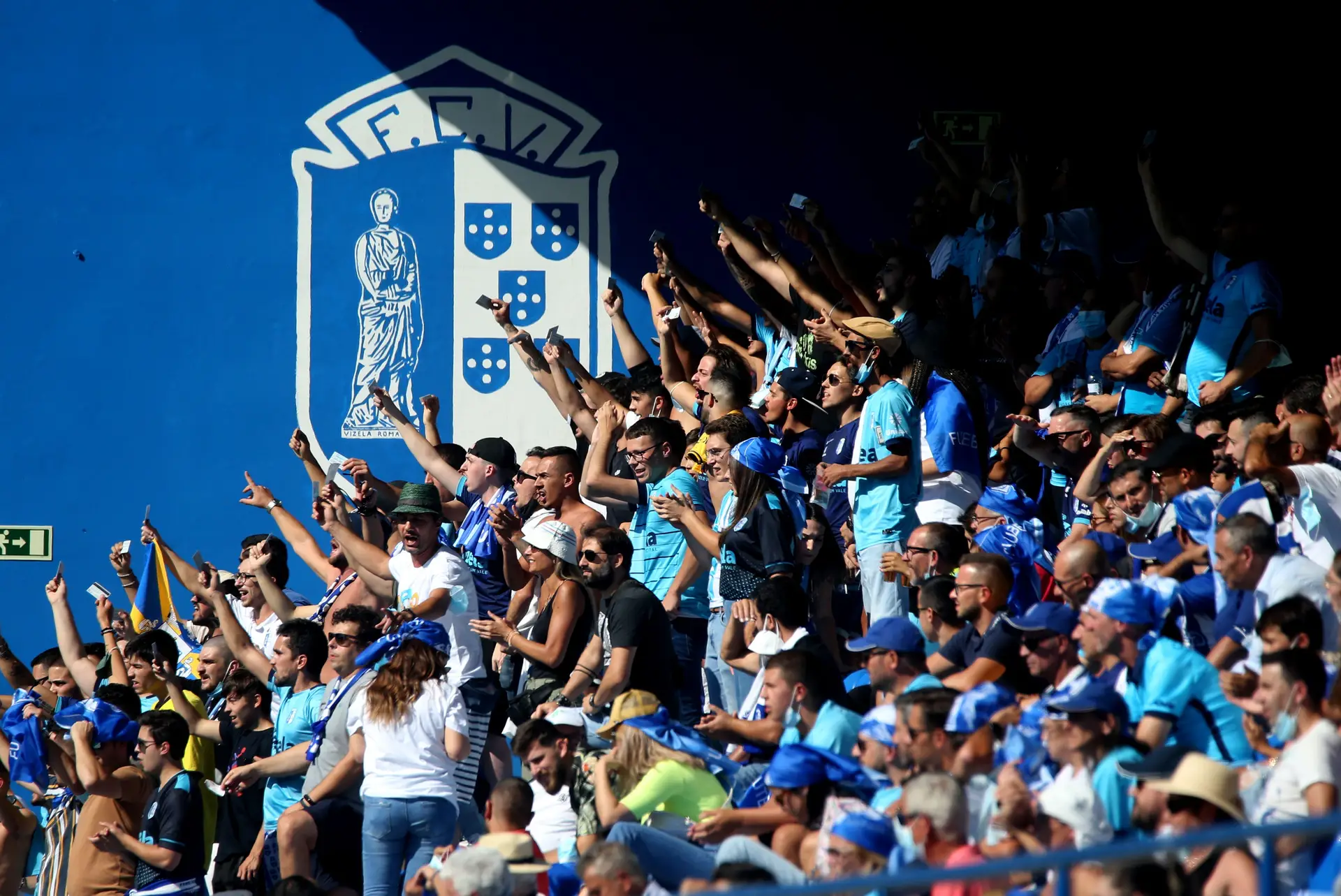 Vários clubes da I Liga estão a limitar a lotação dos estádios a 5.000 pessoas para livrarem os adeptos da apresentação de um teste negativo