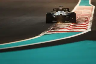 Verstappen lidera o primeiro treino e Hamilton o segundo. Segue tudo igual na luta pelo título em Abu Dhabi