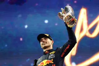 Até à bandeira de xadrez há corrida: Max Verstappen é campeão mundial de Fórmula 1, num GP Abu Dhabi decidido na última volta