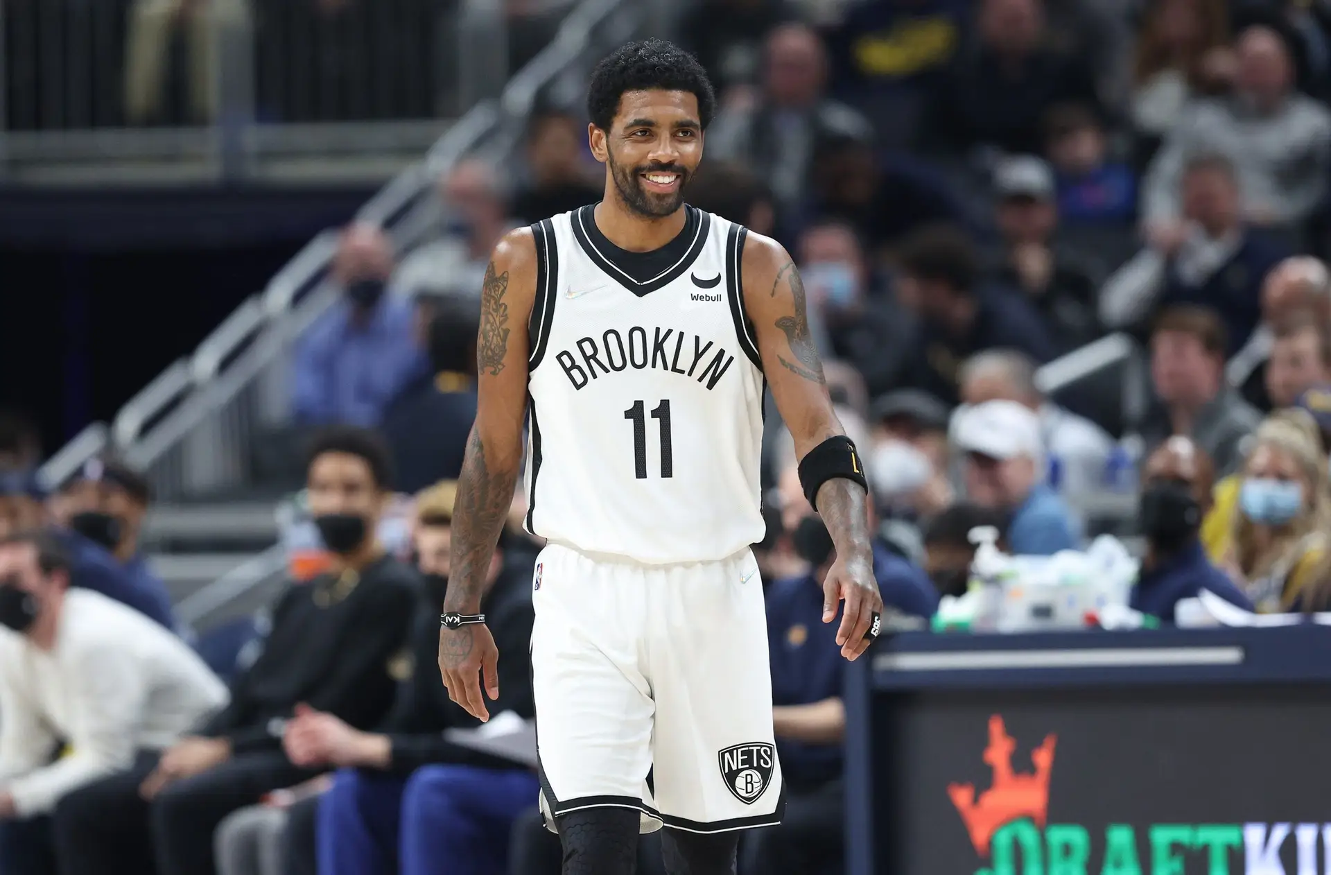 NBA. O regresso de Kyrie Irving divide opiniões: para uns “o basquetebol está feliz”, para outros “não é justo”