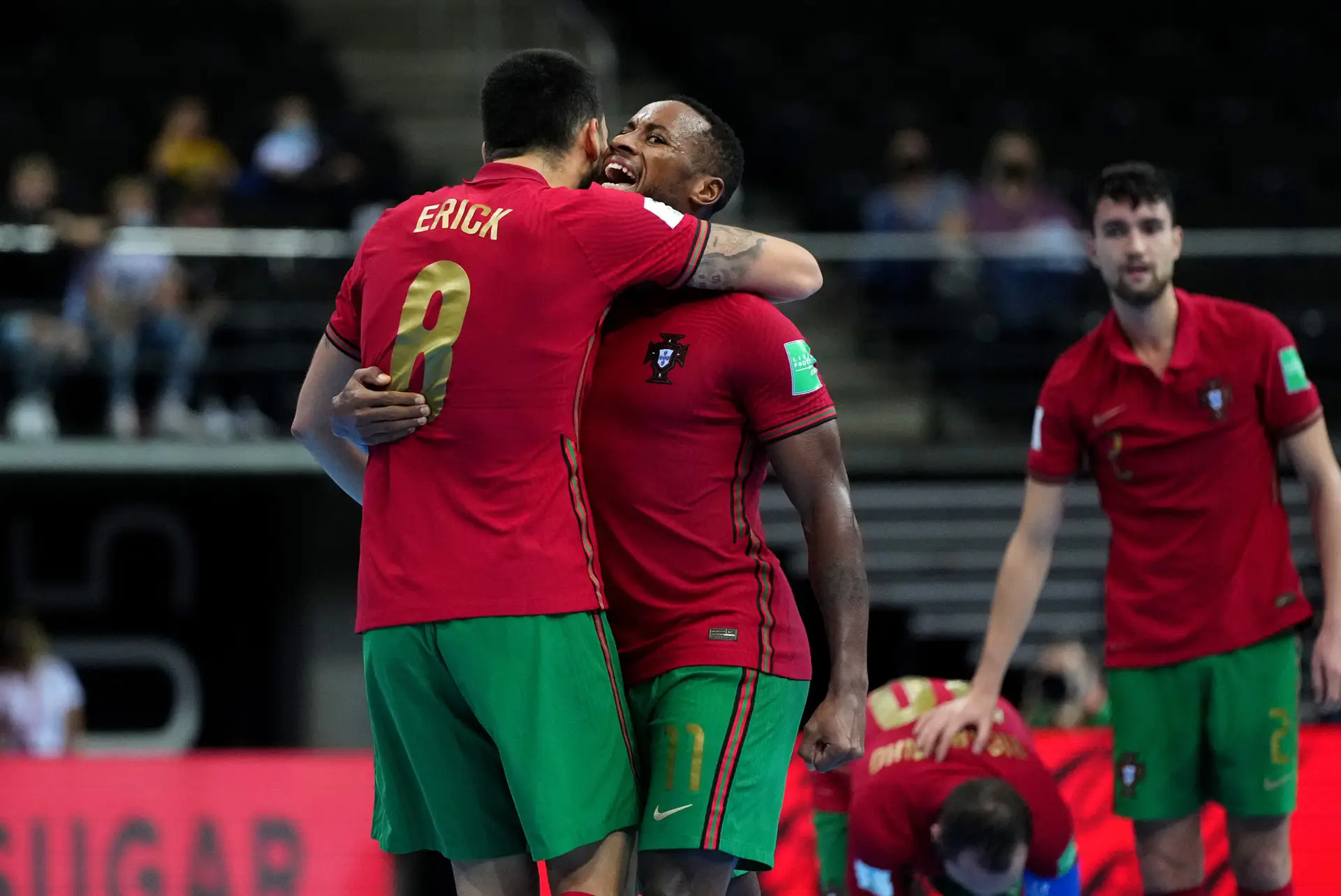 Portugueses Erick e Pany Varela candidatos a melhor jogador de futsal do  mundo