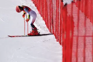 Mikaela Shiffrin depois do erro que a levou à desclassificação no slalom em Pequim 2022