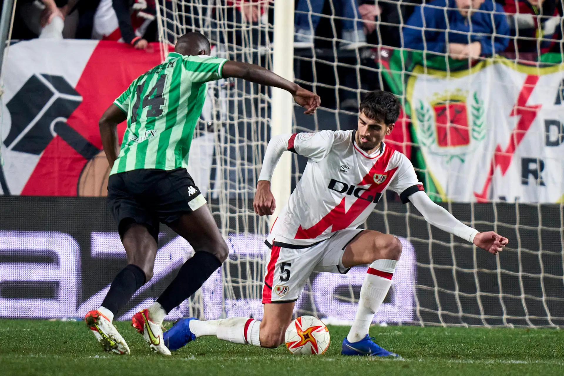 O túnel que William Carvalho fez às adversidades: “Ainda não tínhamos visto esta versão dele em Espanha”