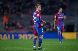 Frenkie De Jong num Barcelona-Elche no Camp Nou, em Dezembro (Alex Caparros/Getty Images)