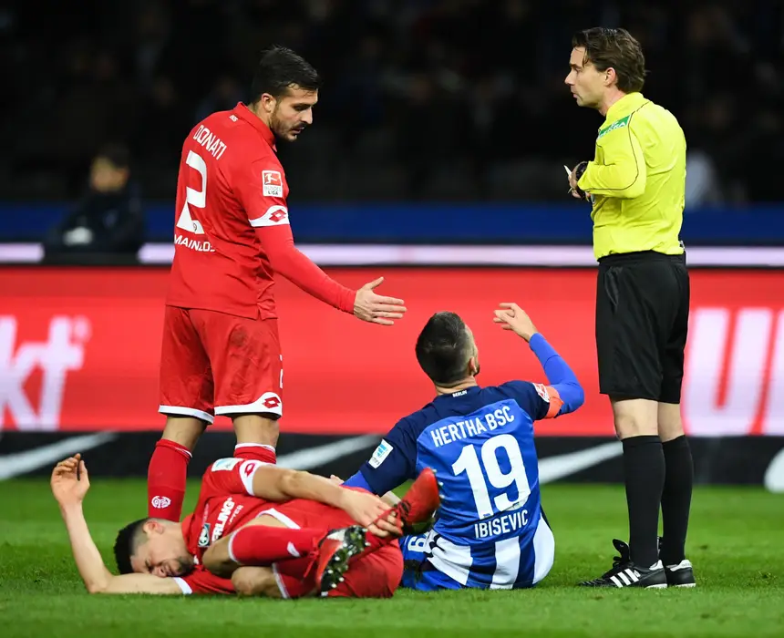 No futebol português, os jogadores vão para o chão demasiadas