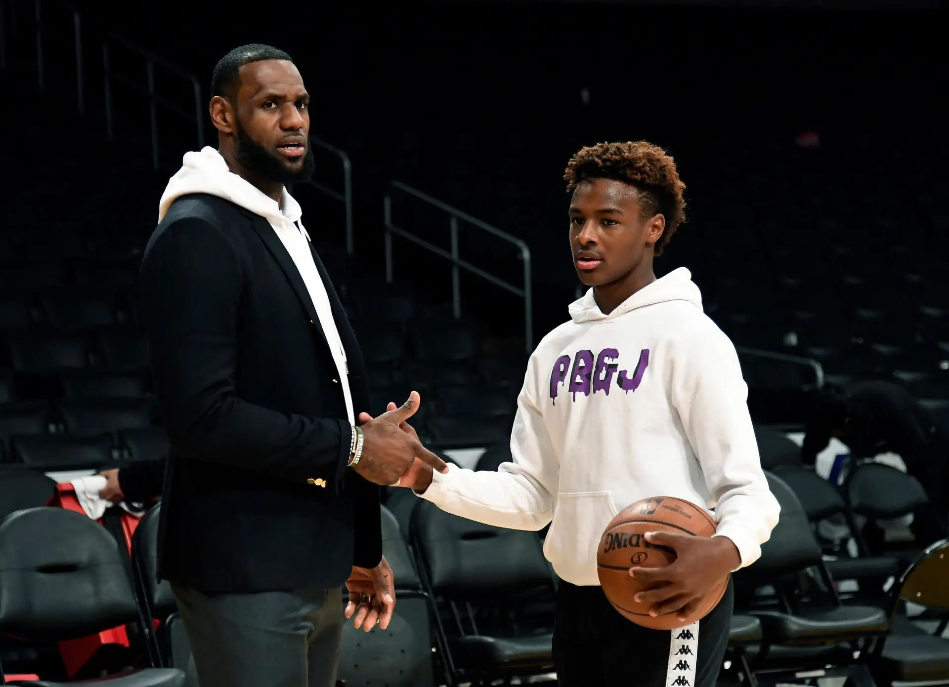O último sonho de LeBron James na NBA é partilhar o campo com o filho: “Onde quer que esteja Bronny, eu estarei com ele”