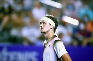 Alexander Zverev expulso do Open do México por bater repetidamente com a raquete na cadeira do árbitro