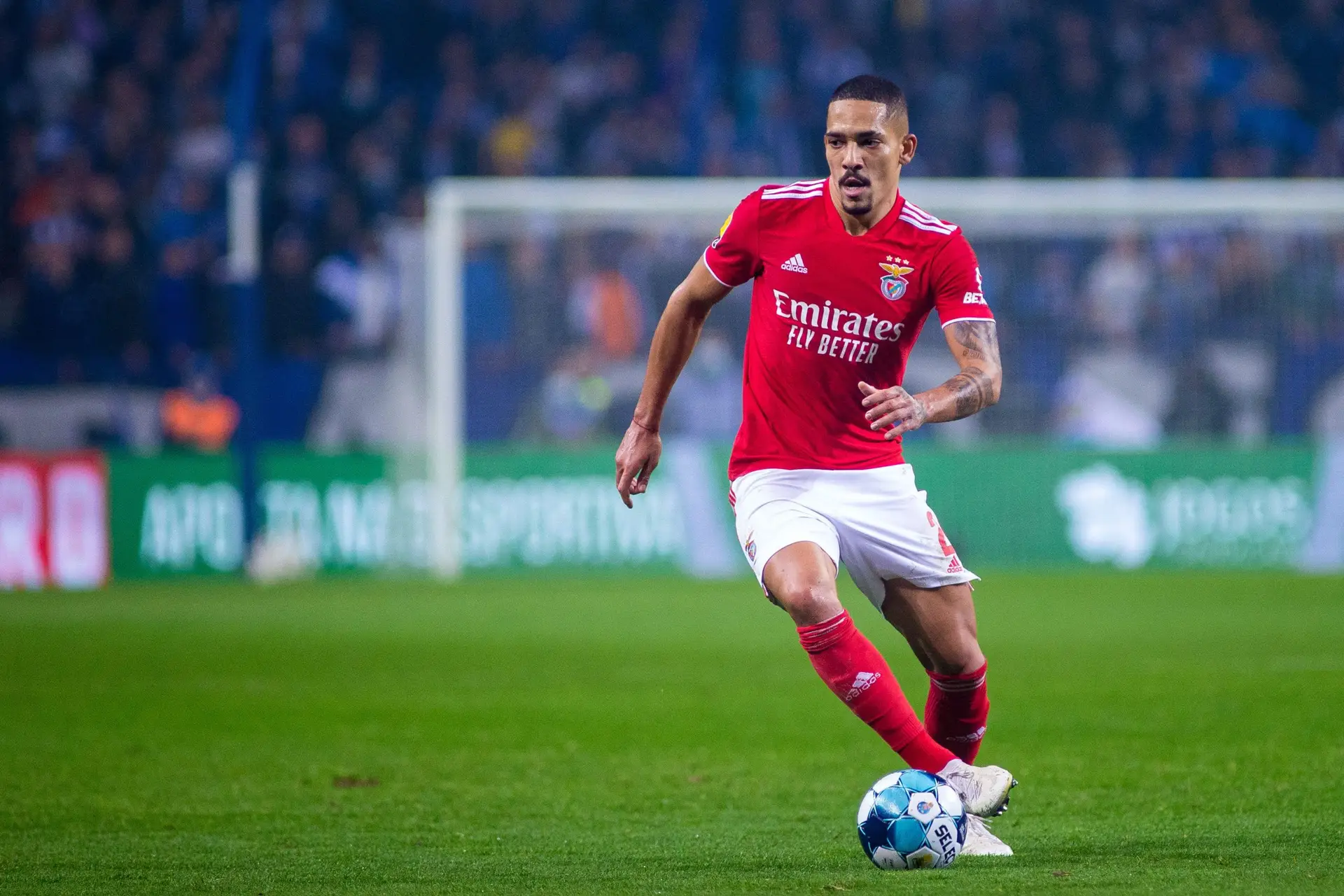 Benfica – Ajax: Veríssimo faz uma mudança e Taarabt continua a ser aposta