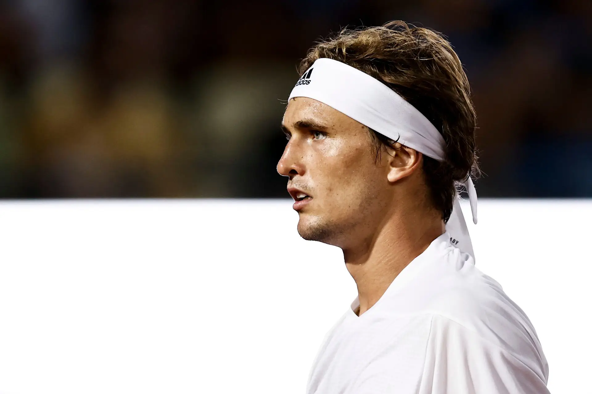 Depois da fúria em Acapulco, um ano de pena suspensa para Zverev, que fez tilintar a raquete na cadeira do árbitro