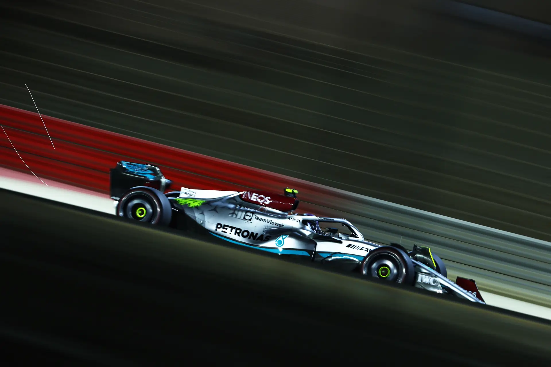A Fórmula 1 preparou mudanças para 2022 e a Mercedes levou-as ao extremo. E o paddock pergunta: será legal?