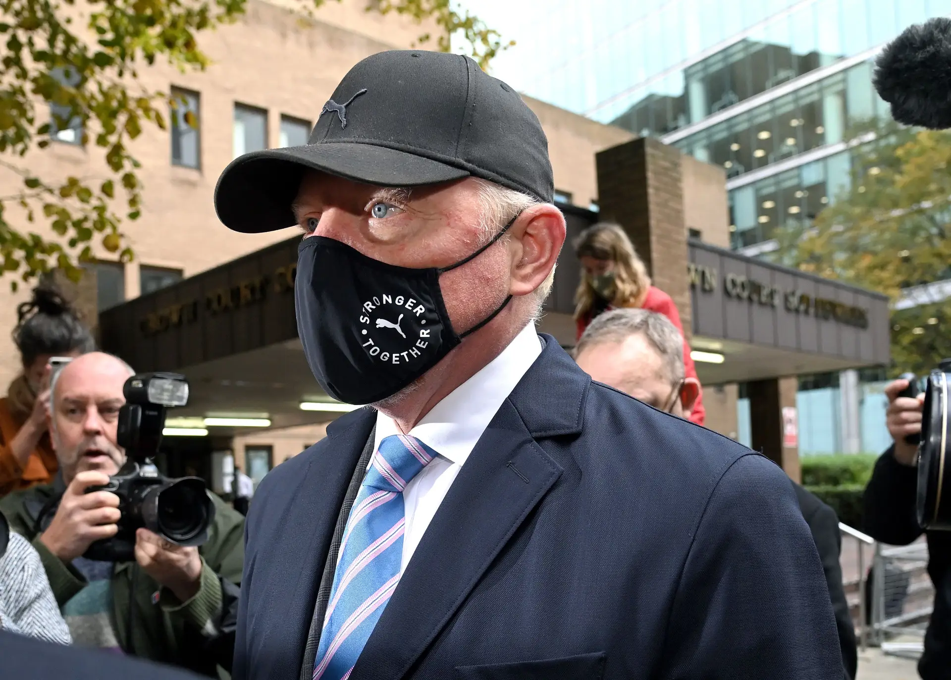 Boris Becker acusado em tribunal de esconder troféus e dinheiro depois de ter sido declarado falido