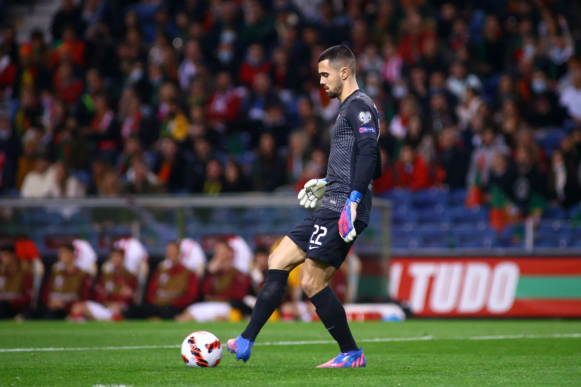 Uma das diferenças está nos pés e na relação com a bola: o “nível de excelência” de Diogo Costa, o novo guarda-redes titular da seleção