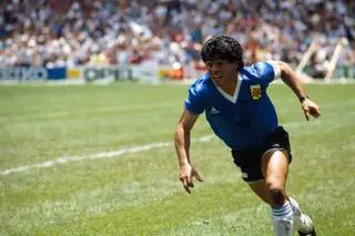A camisola usada por Maradona no jogo da “mão de Deus” vai a leilão. Valor estimado: quatro milhões de euros