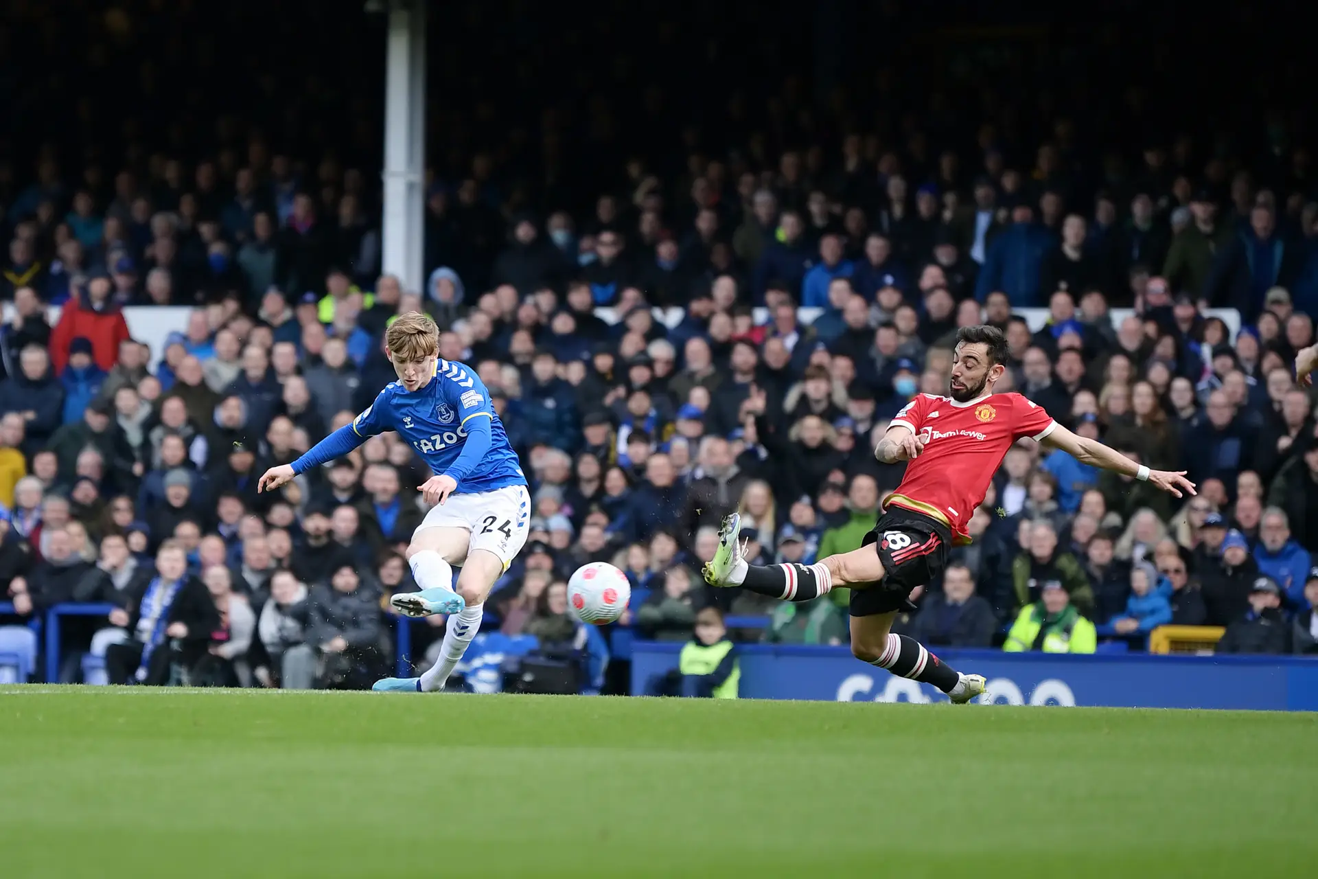 Em alta no Manchester United, Rashford vê renovação emperrar