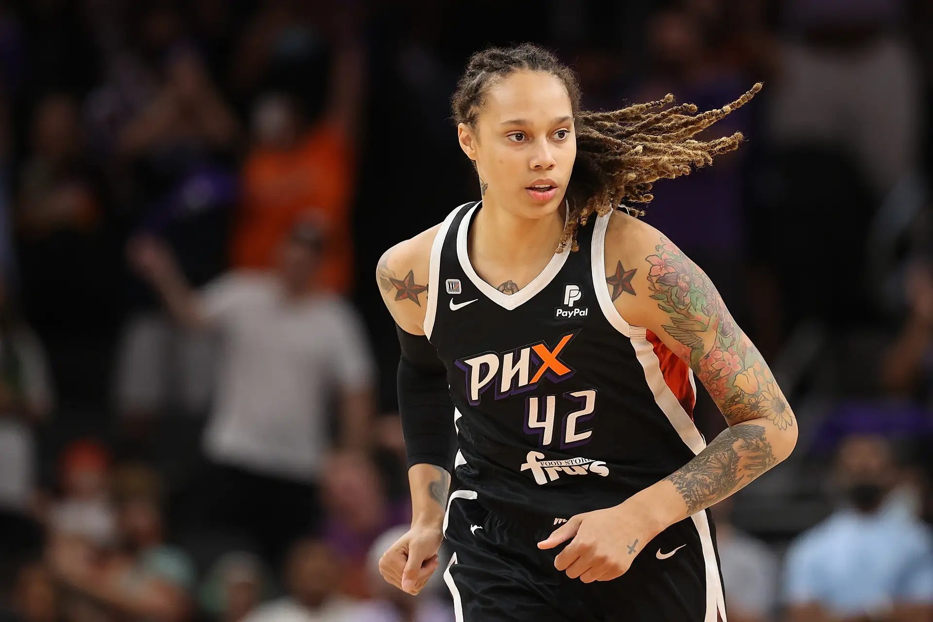 “Iria até ao fim da Terra para te ajudar”: Brittney Griner continua detida na Rússia, mas a WNBA não desiste de a levar para casa