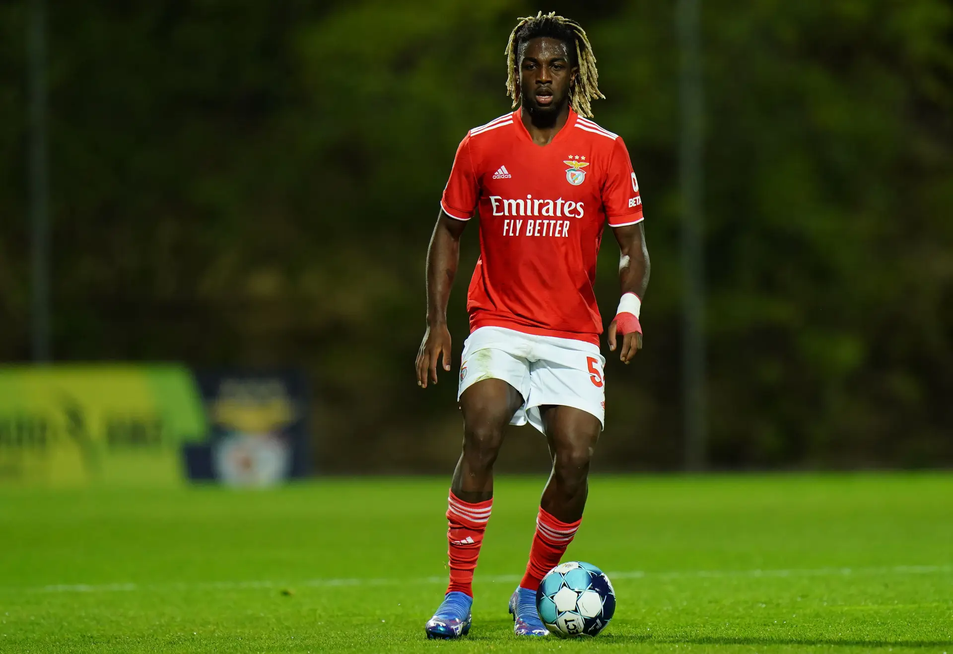 Sandro joga no Benfica B e chamaram-lhe “preto” ao sair de campo: “Continuamos a ser hipócritas para dizer que não somos um país racista”