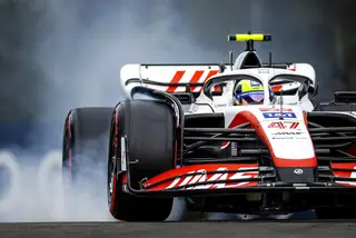 É um Haas ou um Ferrari branco? Rivais pedem a intervenção da FIA e Günther Steiner fala de “inveja” e garante que “são sempre bem-vindos”