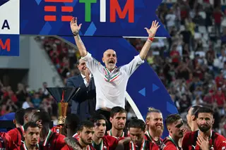 Pioli, o treinador com “uma dimensão humana difícil de encontrar” que recolocou o AC Milan no topo de Itália